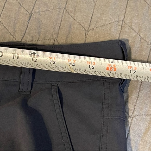 Columbia Omni Shield Advanced Repellency Women’s Black Hiking Cargo Shorts Sz 10 - Picture 3 of 7